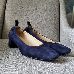 ✅ Everlane The Day Heel, Navy Blue Suede (8.5)